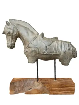 Tang-Pferd auf Holzsockel ca. 64 cm Höhe, aus Faserzement 